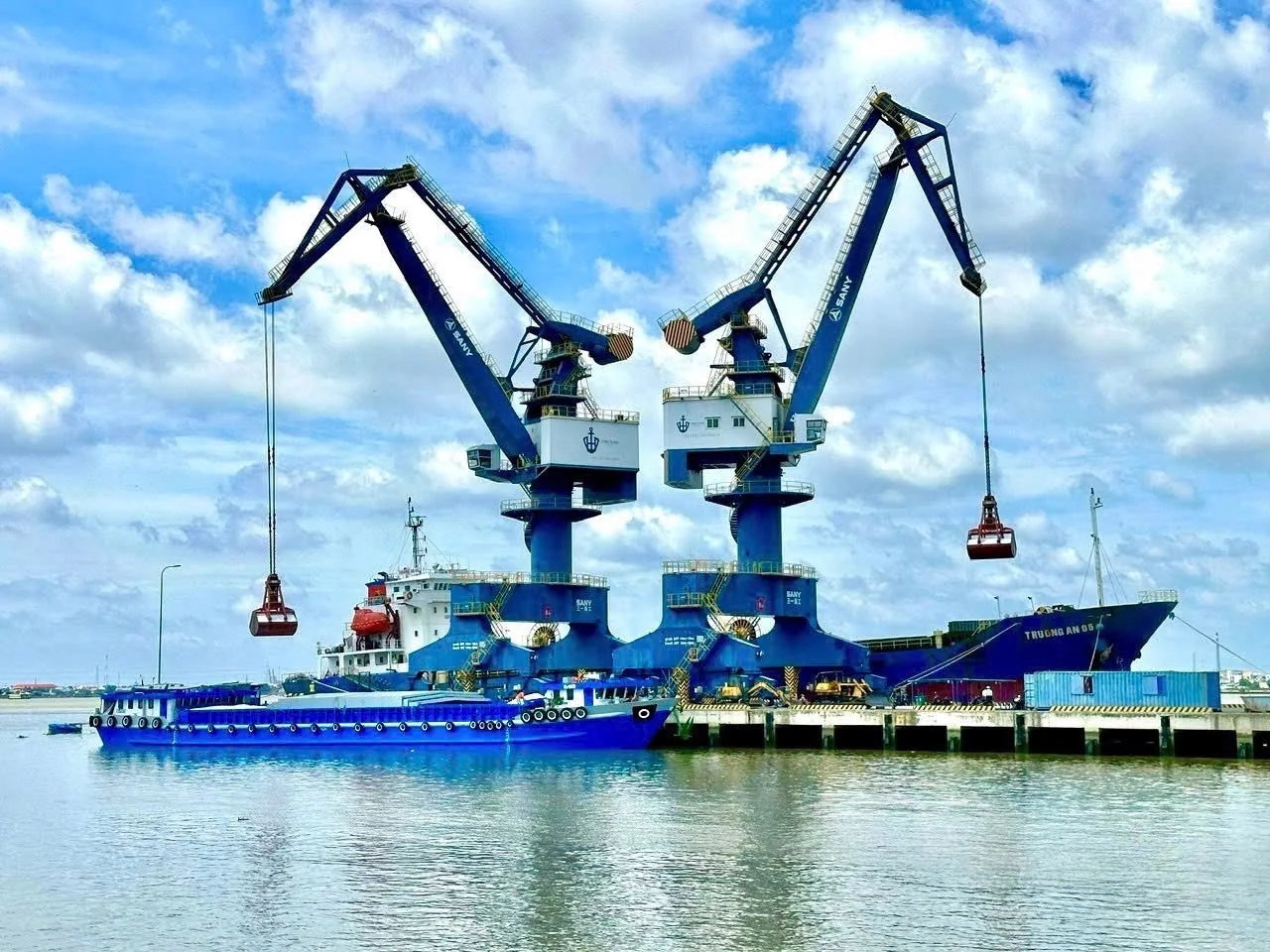 Port cranes and a vessel at a river terminal