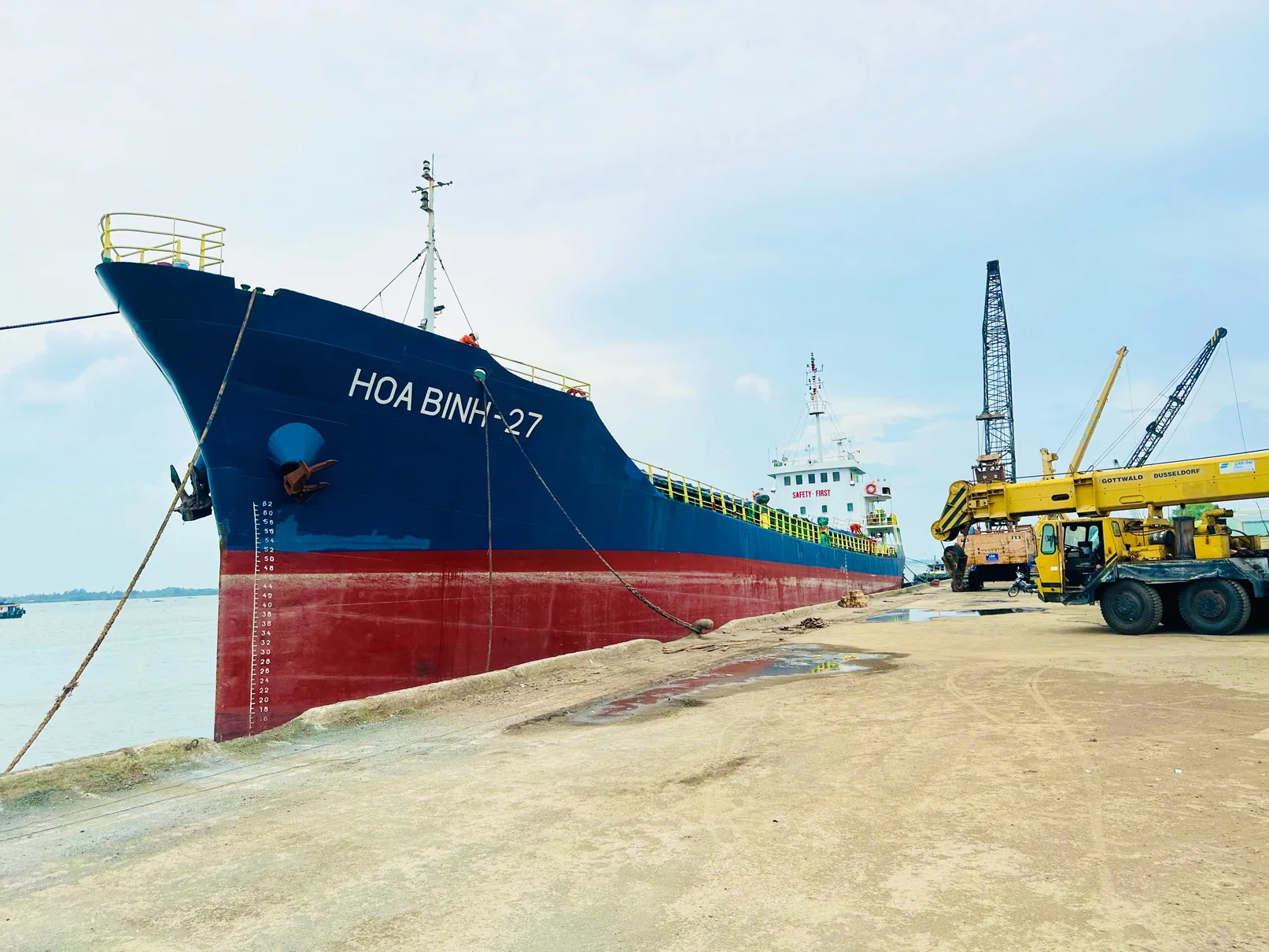 Steel Billets by Breakbulk Vessel cargo operation